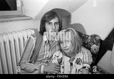 Deutsche Fictitious character Christiane Krüger mit Ehemann Manfred Bockelmann, Deutschland 1970er Jahre. Die deutsche Schauspielerin Christiane Krüger mit Ehemann Manfred Bockelmann, Deutschland 1970. 24 x 36 swNeg 602 Stockfoto