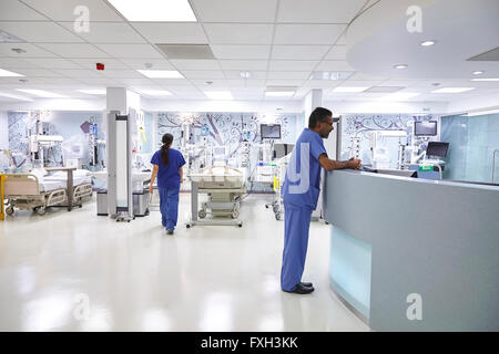 Eine Gemeinde in einem privaten Krankenhaus in London UK. Stockfoto