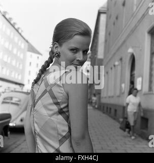 Die deutsche Sängerin und Plant Heidi Brühl, Deutschland 1970er Jahre. Deutsche Sängerin und Schauspielerin Heidi Bruehl, Deutschland 1970. 6 x 6 swNeg 4 Stockfoto