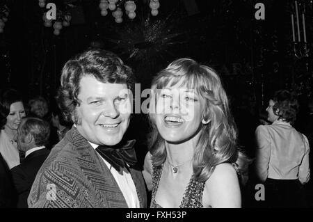 Der österreichischen Fictitious character Monika Strauch mit Ehemann ...