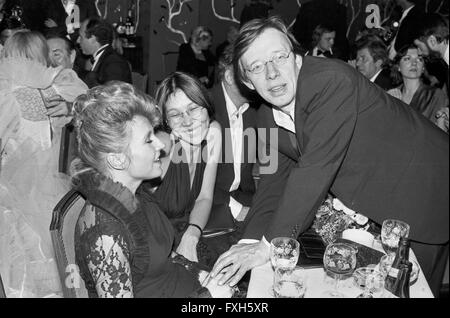 Der Deutsche Schauspieler Hark Bohm Mit Hanna Schygulla Beim Deutschen Filmball bin 11.01.1981 in München, Deutschland 1980er Jahre. Deutscher Schauspieler Hark Bohm mit Hanna Schygulla in die Deutscher Filmball am 11. Januar 1981 in München der 1980er Jahre. 24x36swNegV201 Stockfoto