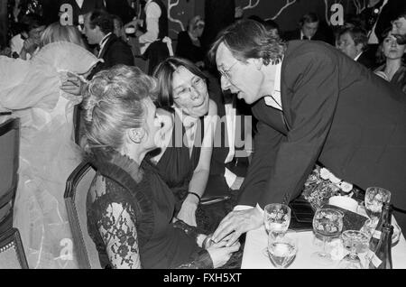 Der Deutsche Schauspieler Hark Bohm Mit Hanna Schygulla Beim Deutschen Filmball bin 11.01.1981 in München, Deutschland 1980er Jahre. Deutscher Schauspieler Hark Bohm mit Hanna Schygulla in die Deutscher Filmball am 11. Januar 1981 in München der 1980er Jahre. 24x36swNegV201 Stockfoto