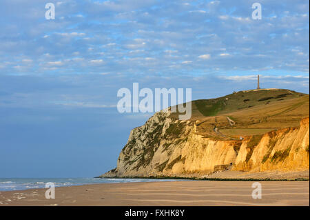 Cap Blanc Nez mit Obelisk der WWI Dover Patrol Gedenkstätte, Côte d ' Opale, Pas-de-Calais, Frankreich Stockfoto