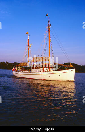 Historischen 65 Fuß Segelboot bei Sonnenuntergang an der Chesapeake Bay; Maryland; USA Stockfoto