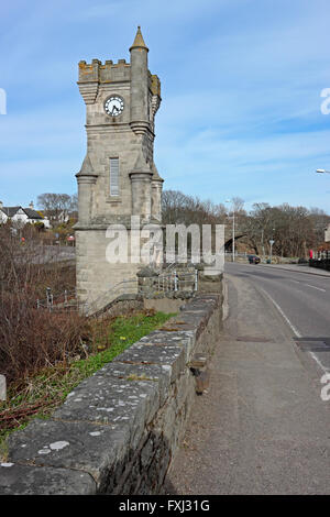 Brora Clock Tower und Kriegerdenkmal Stockfoto