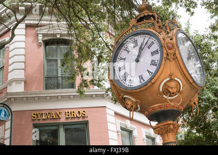 Die Sylvan Brothers vier doppelseitige Uhr auf der Hauptstraße in Columbia, SC Stockfoto