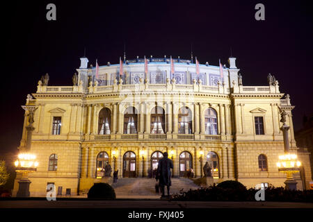 Bei Nacht, Prager Rudolfinum Stockfoto