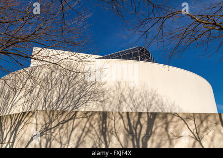 Das Äußere der John F Kennedy Presidential Library and Museum, das dem Gedenken an den 35. Präsidenten in Boston, Massachusetts, USA, gewidmet ist Stockfoto
