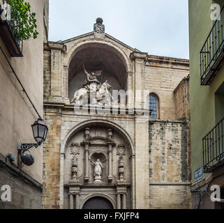 Hauptfassade der Kirche Santiago el Real Logroño. Diese Kirche ist St. Jakobus, Schutzpatron von Spanien gewidmet. Stockfoto