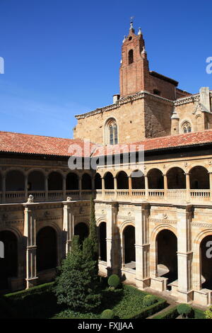 Der Kreuzgang im Convento de San Marcos, Leon, jetzt ein Luxushotel auf der Camino de Santiago Route in Nordspanien. Stockfoto