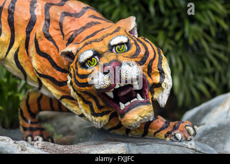 Statue der brüllende tiger Stockfoto