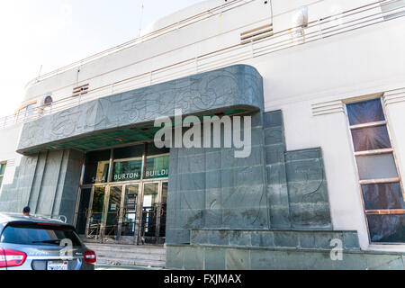 Pier 39, Fisherman Wharf Gegend von San Francisco mit vielen Touristen an einem warmen sonnigen Samstag Nachmittag im April 2016 Stockfoto