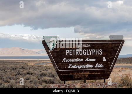 Hickison Petroglyphen Recreation Area & Interpretive Website anmelden The Loneliest Road in America, Highway 50, Nevada. Stockfoto