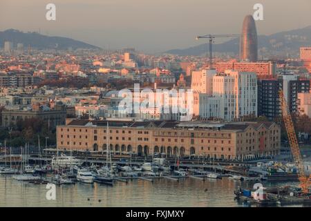 Blick über Port Vell von der Seilbahn Montjuic in Barcelona, Spanien Stockfoto