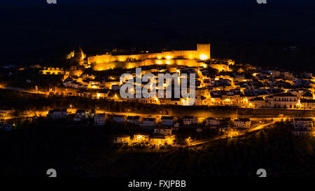 Nachtaufnahme von der Burg Castelo de Vide, Portugal Stockfoto