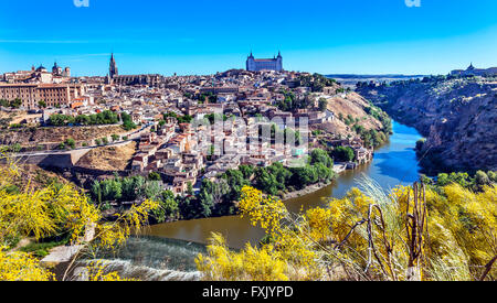 Alcazar Wehrkirchen Kathedrale mittelalterlichen Stadt Tejo Toledo Spanien.  Toledo Alcazar in den 1500er gebaut, Stockfoto