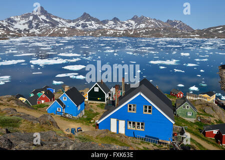 Blick über Tasiilaq und Kong Oscars Havn, Grönland, Insel Ammassalik, Grönland Kalaallit, Ostgrönland Stockfoto