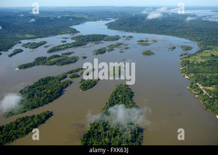 Luftaufnahme, Flusslandschaft, kleinen Inseln im Fluss Rio Tapajos in den Amazonas-Regenwald, geplanten Staudamm Sao Luiz Tapajós Stockfoto