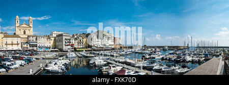 Alten Hafen mit Booten, Vieux Port, Port de Plaisance, Marina mit der Kirche Saint Jean Baptiste, Bastia, Haute-Corse, North Coast Stockfoto