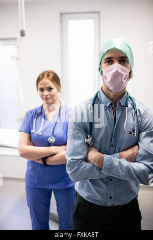 Porträt der beruflichen Bildung stehen in Klinik Stockfoto