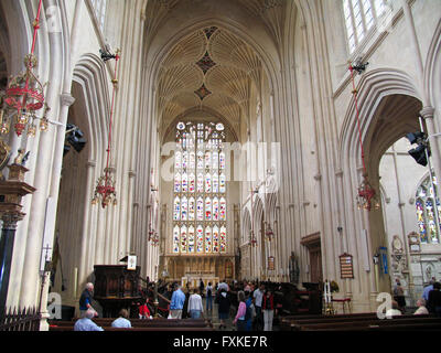 Touristen in Bath Abbey. Stockfoto