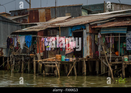 Traditionellen Pfahlbauten befindet sich am Mekong-Delta - Chau Doc, Vietnam Stockfoto