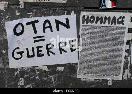 Paris, Frankreich. 15. April 2016. Tausend Kämpfer der die Nuit debout (Nacht steigend) Bewegung am Place De La Republique in Paris. Hunderte von Menschen haben besetzt den Platz zu zeigen, auf den ersten, ihren Widerstand gegen die Arbeitsmarktreformen im Zuge der bundesweiten Demonstration am 31. März stattfand. Bildnachweis: Fausto Marci/Alamy Live-Nachrichten Stockfoto