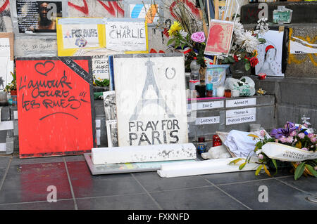 Paris, Frankreich. 15. April 2016. Tausend Kämpfer der die Nuit debout (Nacht steigend) Bewegung am Place De La Republique in Paris. Hunderte von Menschen haben besetzt den Platz zu zeigen, auf den ersten, ihren Widerstand gegen die Arbeitsmarktreformen im Zuge der bundesweiten Demonstration am 31. März stattfand. Bildnachweis: Fausto Marci/Alamy Live-Nachrichten Stockfoto