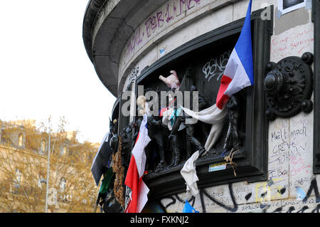 Paris, Frankreich. 15. April 2016. Tausend Kämpfer der die Nuit debout (Nacht steigend) Bewegung am Place De La Republique in Paris. Hunderte von Menschen haben besetzt den Platz zu zeigen, auf den ersten, ihren Widerstand gegen die Arbeitsmarktreformen im Zuge der bundesweiten Demonstration am 31. März stattfand. Bildnachweis: Fausto Marci/Alamy Live-Nachrichten Stockfoto