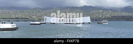 Honolulu, Hawaii, USA. 23. Februar 2013. USS Arizona Memorial aus dem Dock angrenzend an das Schlachtschiff USS Missouri in Pearl Harbor, Hawaii am Samstag, den 23. Februar, 2013.Credit: Ron Sachs/CNP © Ron Sachs/CNP/ZUMA Draht/Alamy Live News Stockfoto