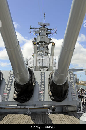 Honolulu, Hawaii, USA. 23. Februar 2013. Schlachtschiff USS Missouri mit Blick auf Main Batterie Turm #1 und die Brücke in Pearl Harbor, Hawaii am Samstag, den 23. Februar 2013.Credit: Ron Sachs/CNP © Ron Sachs/CNP/ZUMA Draht/Alamy Live News Stockfoto