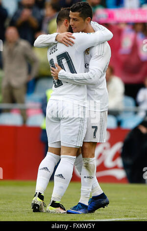 Madrid, Spanien. 16. April 2016. Cristiano Ronaldo Dos Santos (7) Real Madrids Spieler feiert nach seiner Mannschaften 5. Tor. Liga-match zwischen Getafe CF und Real Madrid im Coliseum Alfonso Perez-Stadion in Madrid, Spanien, 16. April 2016. Bildnachweis: Aktion Plus Sport/Alamy Live-Nachrichten Stockfoto