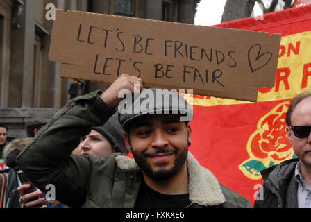 London Großbritannien 16. April 2016 Personen Versammlung gegen Sparpolitik März. Bildnachweis: JOHNNY ARMSTEAD/Alamy Live-Nachrichten Stockfoto