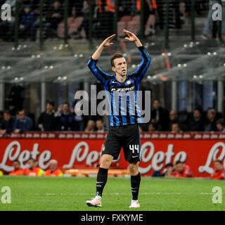 Mailand, Italien. 16. April 2016: Ivan Perisic feiert in der Serie A Fußballspiel zwischen FC Internazionale und SSC Napoli. Bildnachweis: Nicolò Campo/Alamy Live-Nachrichten Stockfoto