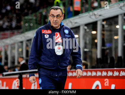 Mailand, Italien. 16. April 2016: Maurizio Sarri blickt auf in die Serie A Fußballspiel zwischen FC Internazionale und SSC Napoli. Bildnachweis: Nicolò Campo/Alamy Live-Nachrichten Stockfoto