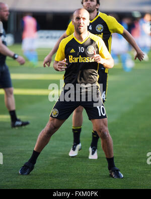 Columbus, Ohio USA. 16. April 2016. Columbus Crew SC vorwärts Federico Higuain (10) erwärmt sich vor dem Spiel gegen FC New York Mapfre Stadium. Columbus, Ohio, USA. (Brent Clark/Alamy Live-Nachrichten) Stockfoto