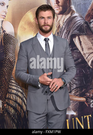 Westwood, Kalifornien, USA. 11. April 2012. Chris Hemsworth kommt für die Premiere des Films "The Huntsman: Winter Krieg" im Dorf Theater. © Lisa O'Connor/ZUMA Draht/Alamy Live-Nachrichten Stockfoto