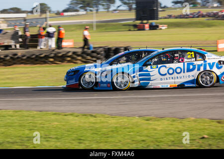 Phillip Island, Australien. 17. April 2016. Rennen 7 von der WD-40 Phillip Island SuperSprint V8 Supercar Rennen auf Phillip Island, Australien am 17. April, 2016 Credit: David Hewison/Alamy Live News Stockfoto