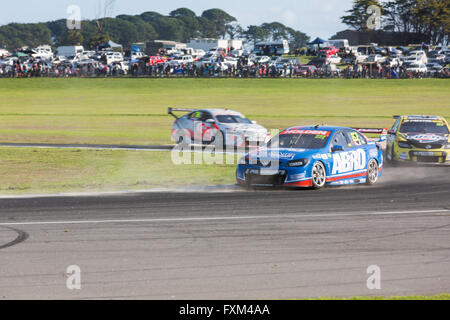 Phillip Island, Australien. 17. April 2016. Rennen 7 von der WD-40 Phillip Island SuperSprint V8 Supercar Rennen auf Phillip Island, Australien am 17. April, 2016 Credit: David Hewison/Alamy Live News Stockfoto