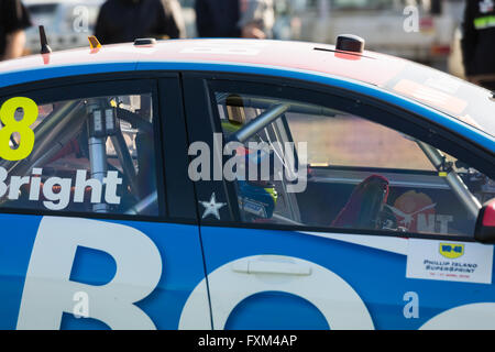 Phillip Island, Australien. 17. April 2016. Rennen 7 von der WD-40 Phillip Island SuperSprint V8 Supercar Rennen auf Phillip Island, Australien am 17. April, 2016 Credit: David Hewison/Alamy Live News Stockfoto