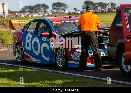 Phillip Island, Australien. 17. April 2016. Rennen 7 von der WD-40 Phillip Island SuperSprint V8 Supercar Rennen auf Phillip Island, Australien am 17. April, 2016 Credit: David Hewison/Alamy Live News Stockfoto