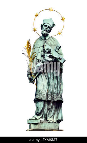 Prag, Tschechische Republik. Statue des Hl. Johannes Nepomuk auf der Karlsbrücke (Karluv am meisten) Stockfoto