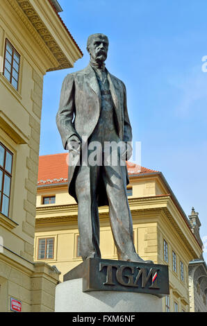 Prag, Tschechische Republik. Denkmal für Tomáš Garrigue Masaryk (1850-1937: der erste Präsident der Tschechoslowakei) Hradcanské Square... Stockfoto