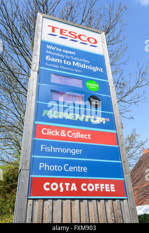 Tesco Tankstelle anmelden Preise in England, Großbritannien. Stockfoto