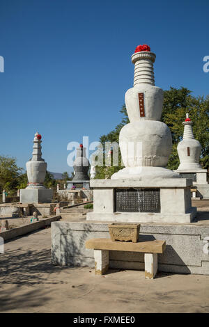 Zehntausend-Buddha-Höhle in der Provinz Liaoning, China Stockfoto