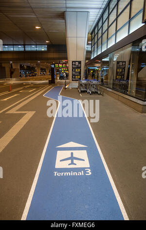 Beschilderung zum Terminal 3 am Flughafen Narita in Japan Stockfoto