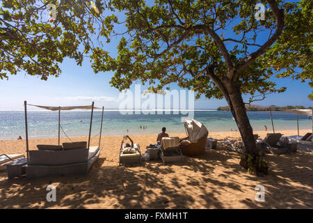 Relaxen am Strand, Nusa Dua, Bali, Indonesien Stockfoto