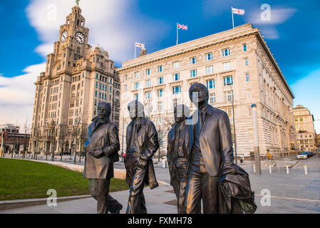 Liverpool: 10. Februar 2016 - steht eine Bronzestatue der vier Beatles Liverpool auf Liverpool Ufergegend, bei einem Gewicht von 1,2 Stockfoto