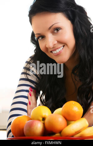 Lächelnde junge Frau. Stockfoto