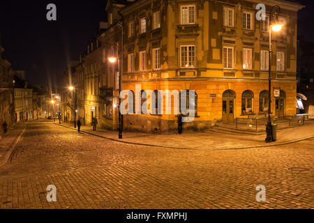 Polen, Warschau, Ecke Mostowa / Neustadt-Straße in der Nacht in der Neustadt Stockfoto